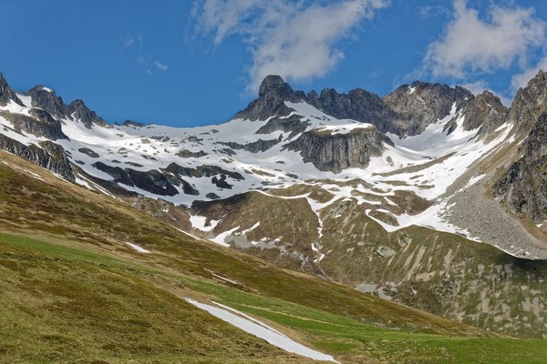 How to utilize blockchain for streamlined real estate transactions and record keeping?