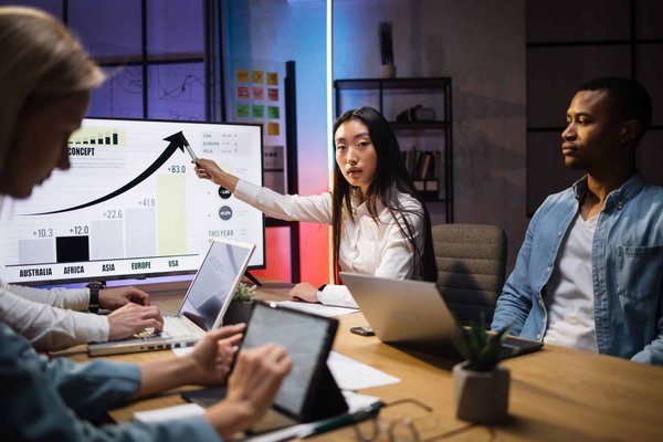 How Can Small Businesses Use Data Analytics to Drive Growth and Customer Insights?